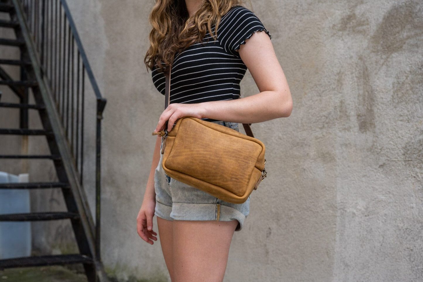 SARAH LEATHER CROSSBODY - TOBACCO