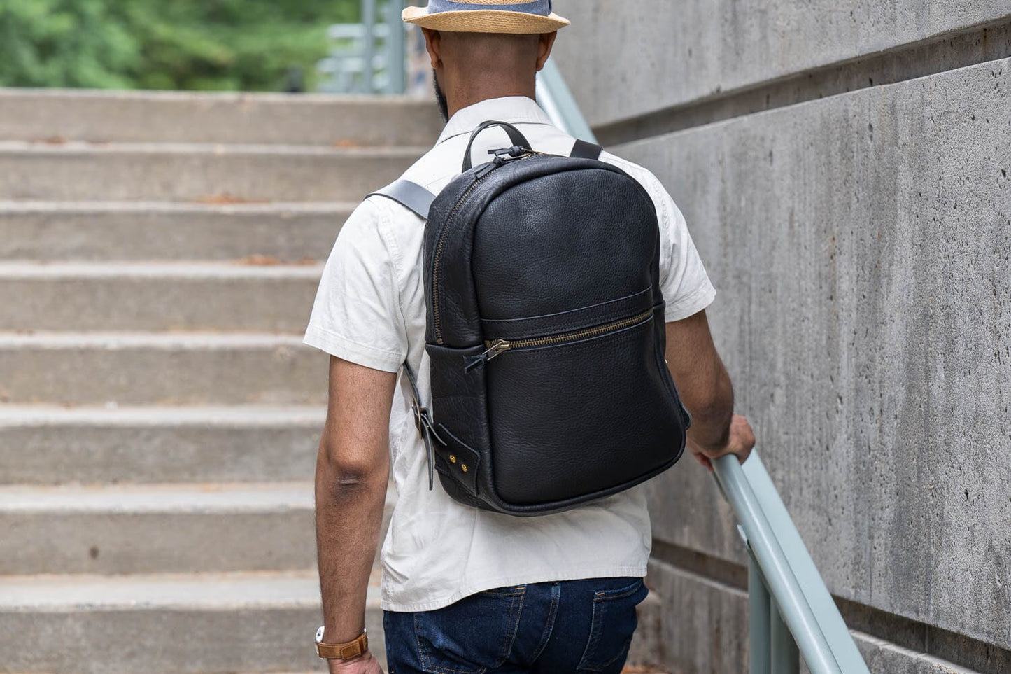 CLASSIC ZIPPERED LEATHER BACKPACK