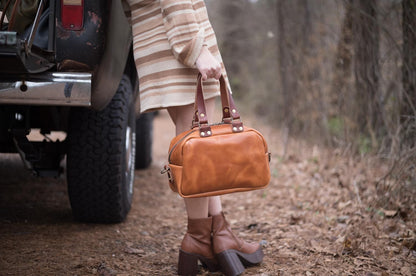 HOFFMAN LEATHER CROSSBODY BAG - CARAMEL