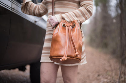 LEATHER BUCKET BAG - MEDIUM - CARAMEL - IN STOCK