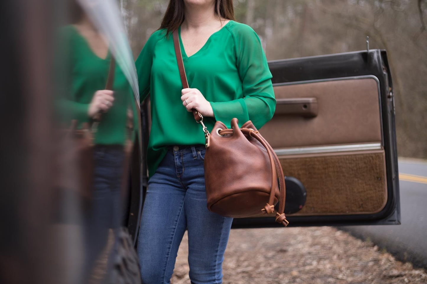 LEATHER BUCKET BAG - MEDIUM - PINE GREEN BISON