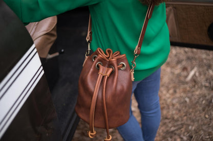 LEATHER BUCKET BAG - MEDIUM - PINE GREEN BISON