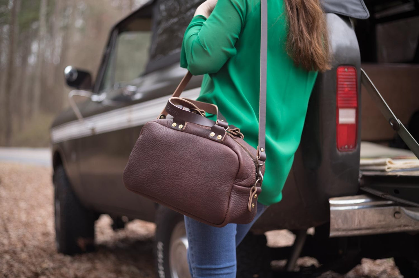 HOFFMAN LEATHER CROSSBODY BAG - MOCHA