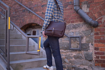 STEPHEN LEATHER MESSENGER BAG - SMALL - MOCHA