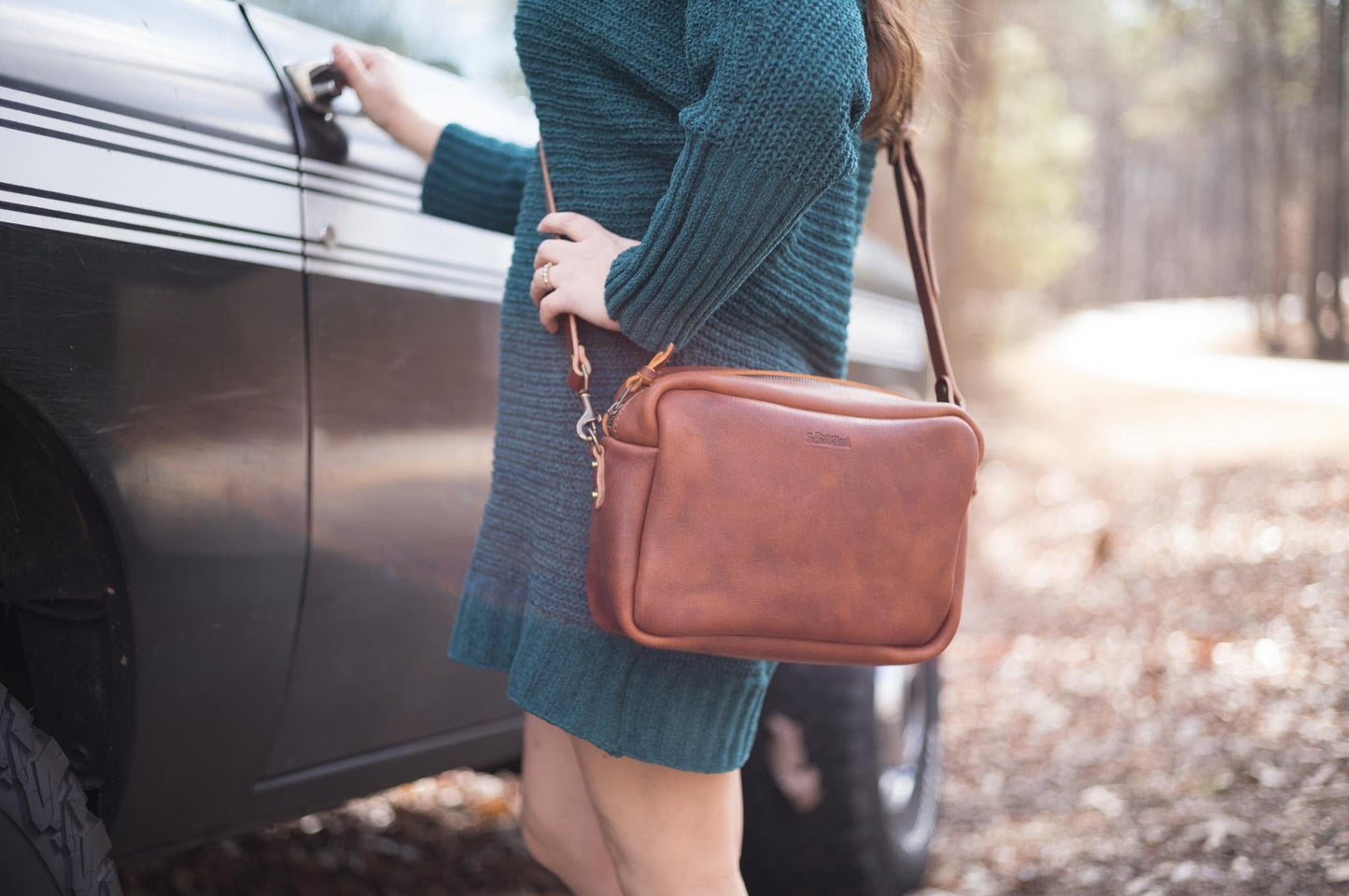 SARAH LEATHER CROSSBODY - MEDIUM - WHISKY BISON