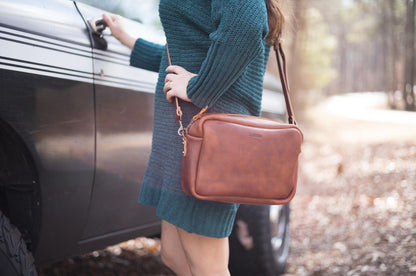 SARAH LEATHER CROSSBODY - MEDIUM - COGNAC BISON