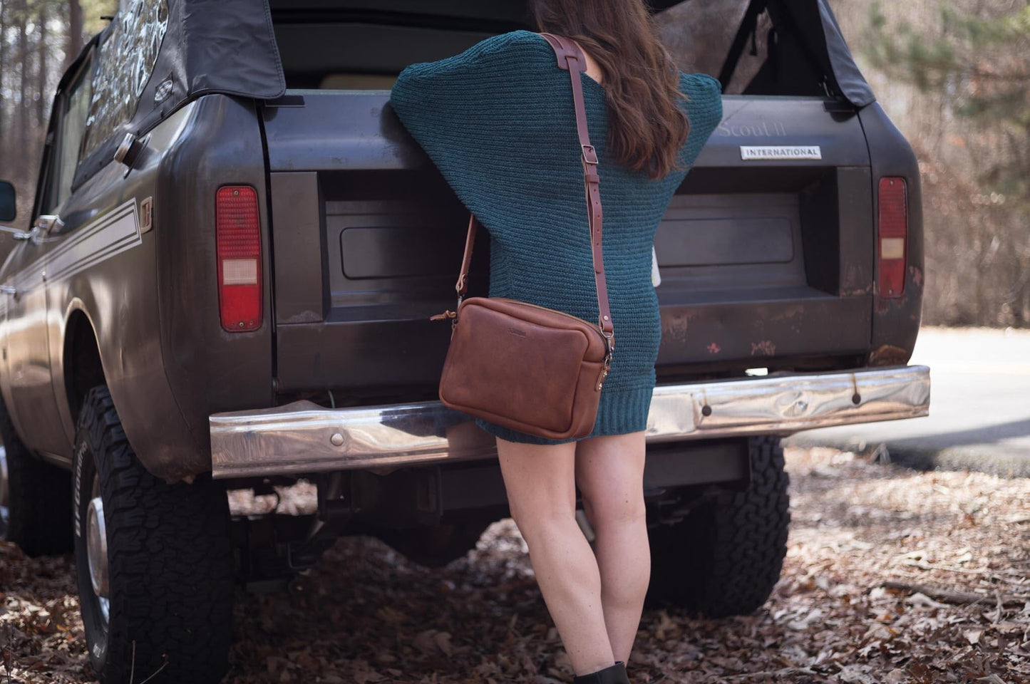 SARAH LEATHER CROSSBODY - MEDIUM - TANGERINE BISON