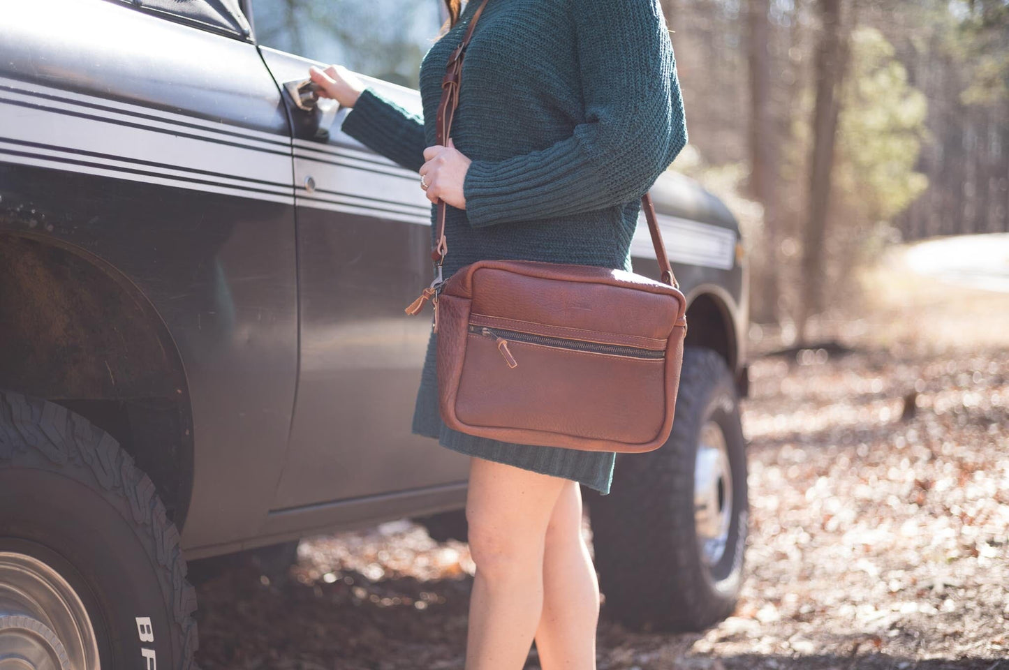 SARAH LEATHER CROSSBODY - LARGE - NATURAL VEG TAN