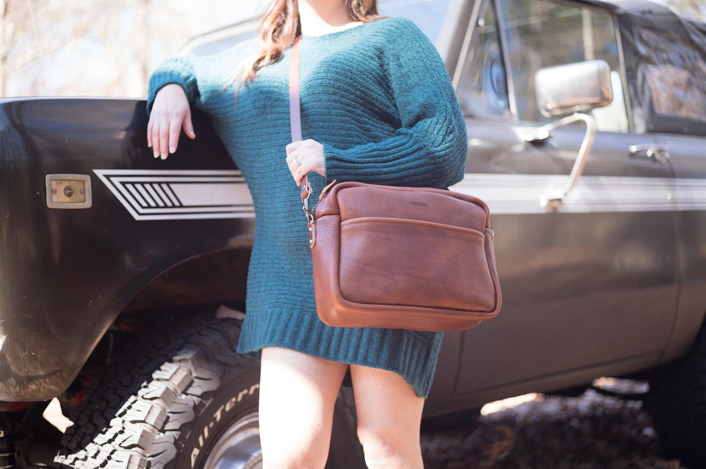 SARAH LEATHER CROSSBODY - LARGE - NATURAL VEG TAN