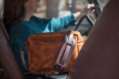 SARAH LEATHER CROSSBODY - MEDIUM - PEANUT BISON