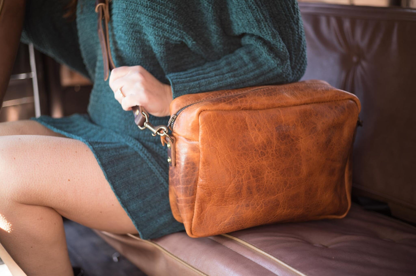 SARAH LEATHER CROSSBODY - LARGE - PEANUT BISON