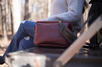 SARAH LEATHER CROSSBODY - MEDIUM - OXBLOOD