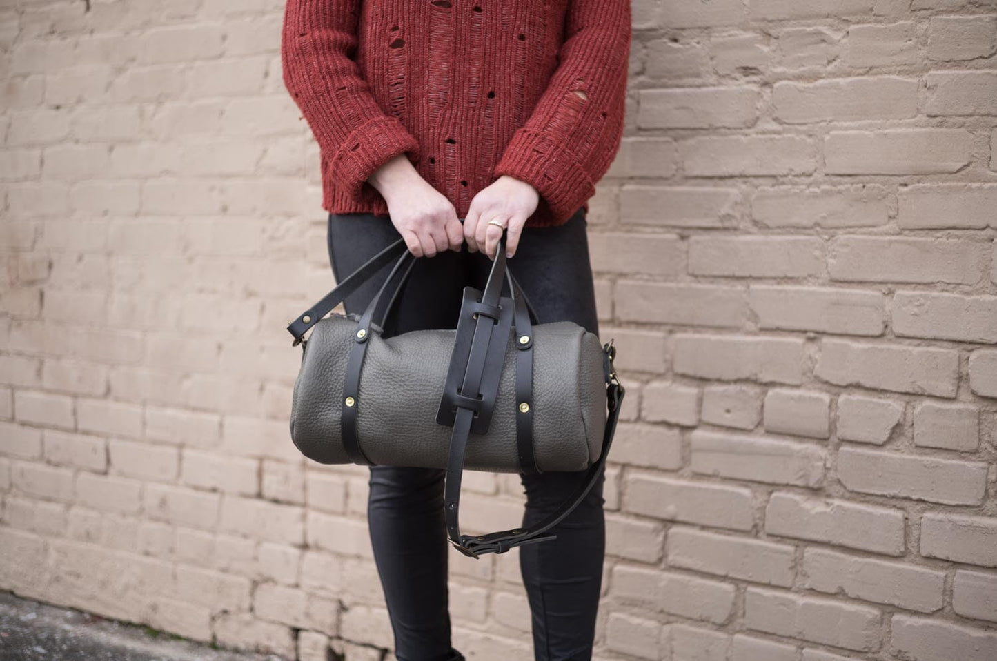 JANE LEATHER CROSSBODY - LARGE - LEAD GRAY