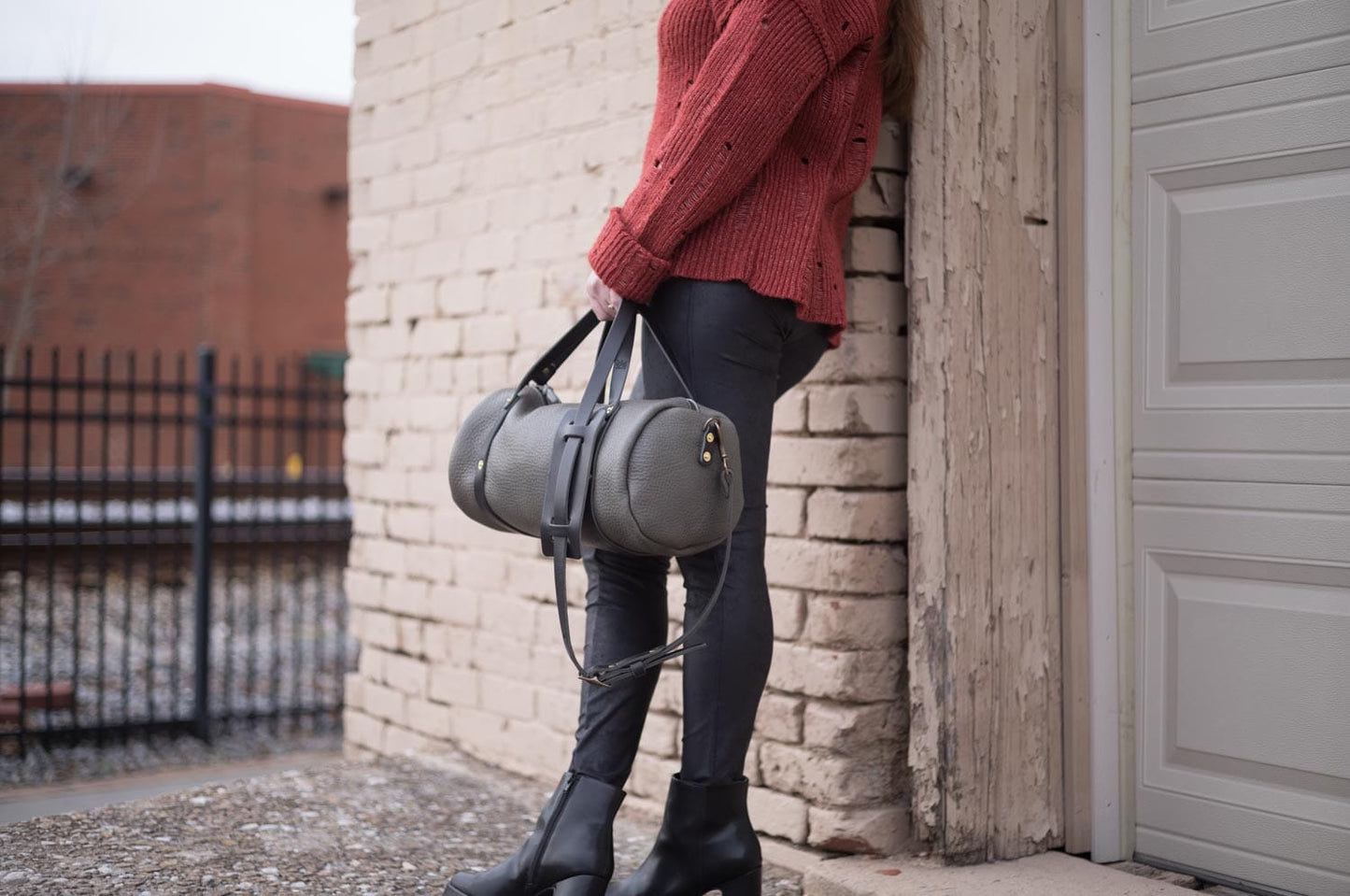 JANE LEATHER CROSSBODY - LARGE - LEAD GRAY