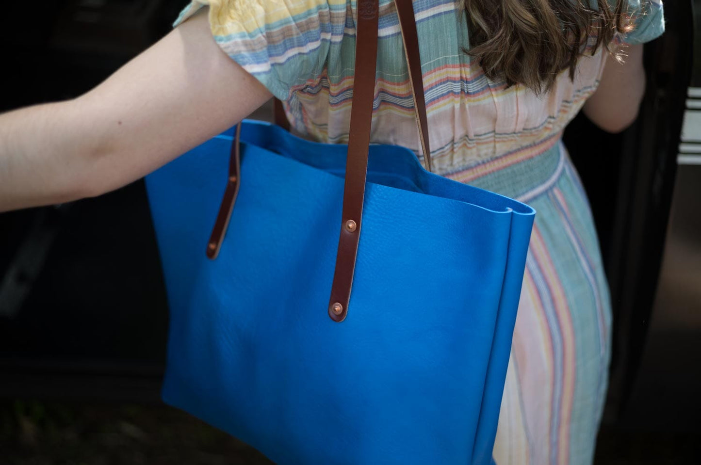 AVERY LEATHER TOTE BAG - LARGE - OCEAN BLUE
