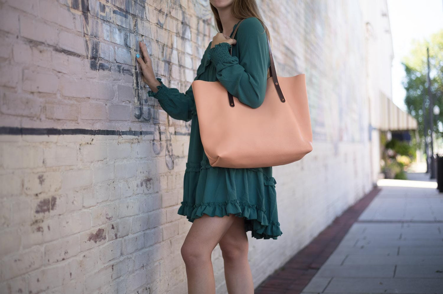 AVERY LEATHER TOTE BAG - LARGE - PEACH FUZZ - IN STOCK