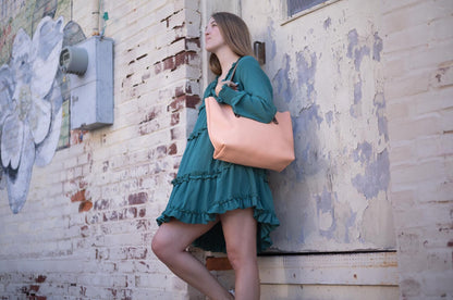 AVERY LEATHER TOTE BAG - MEDIUM - PEACH FUZZ