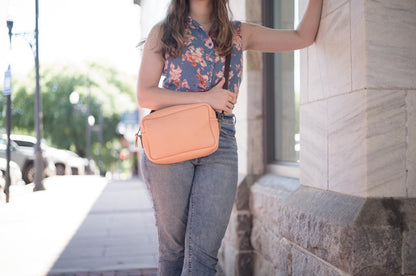 SARAH LEATHER CROSSBODY - PEACH FUZZ