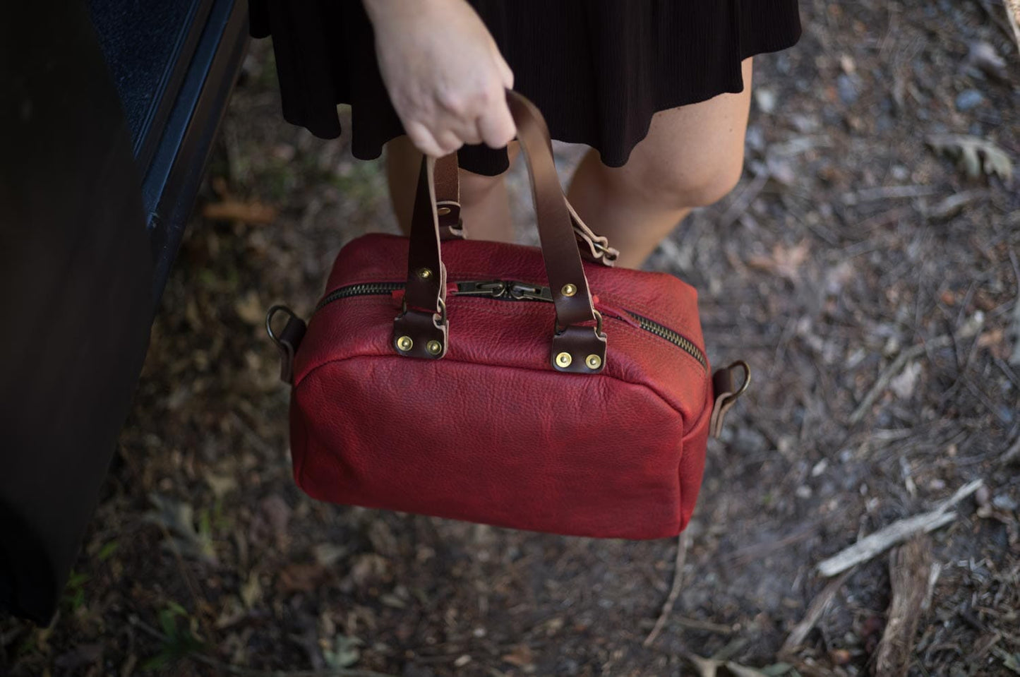 HOFFMAN LEATHER CROSSBODY BAG - CRANBERRY