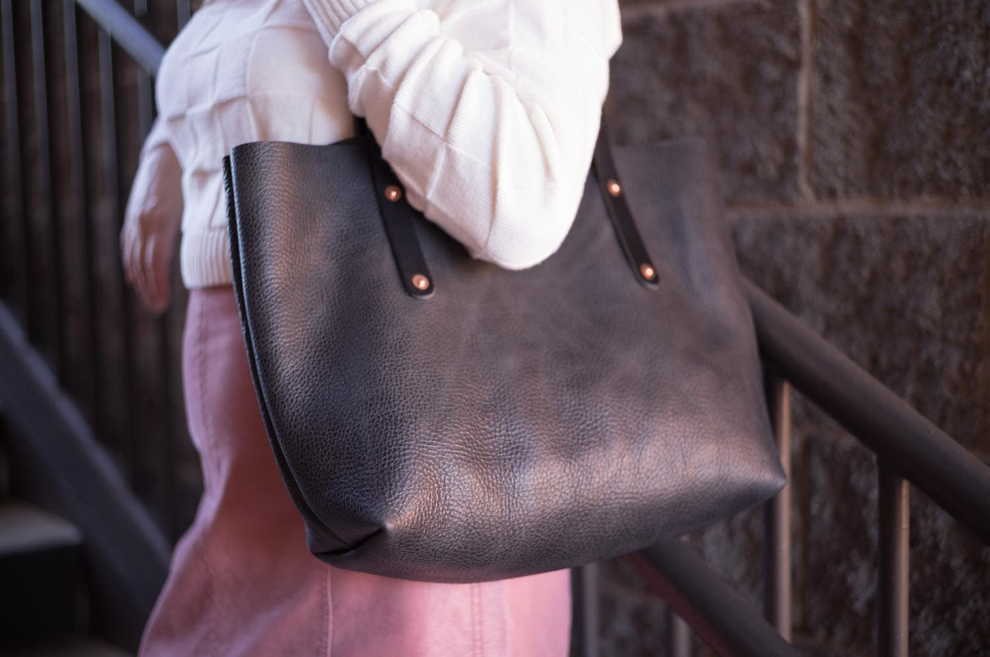 AVERY LEATHER TOTE BAG - SMALL - RAVEN