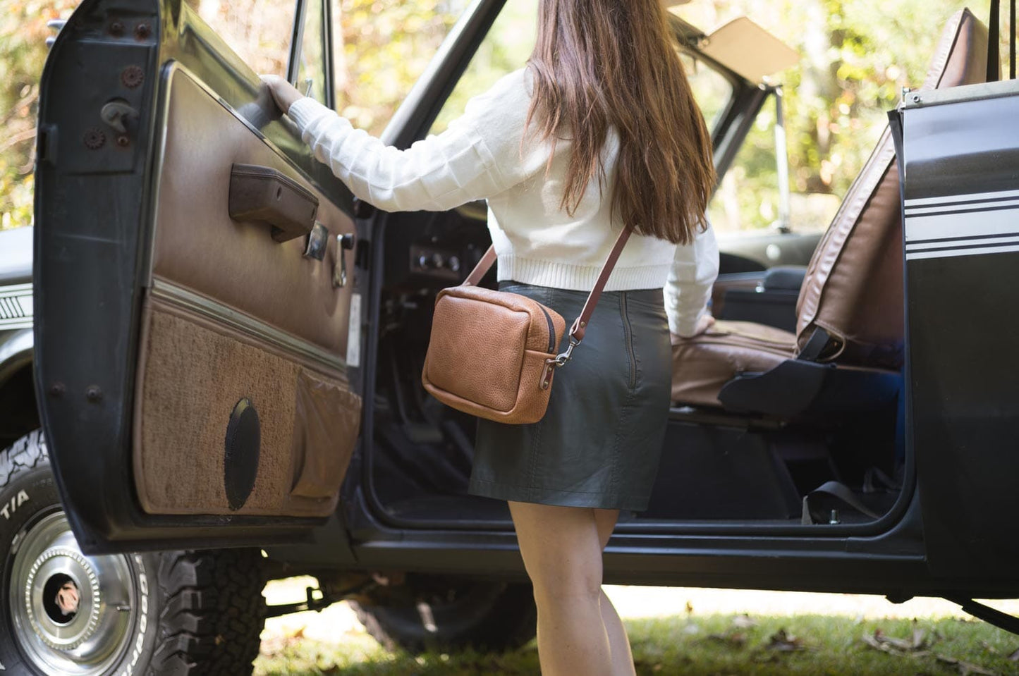 SARAH LEATHER CROSSBODY - HONEY