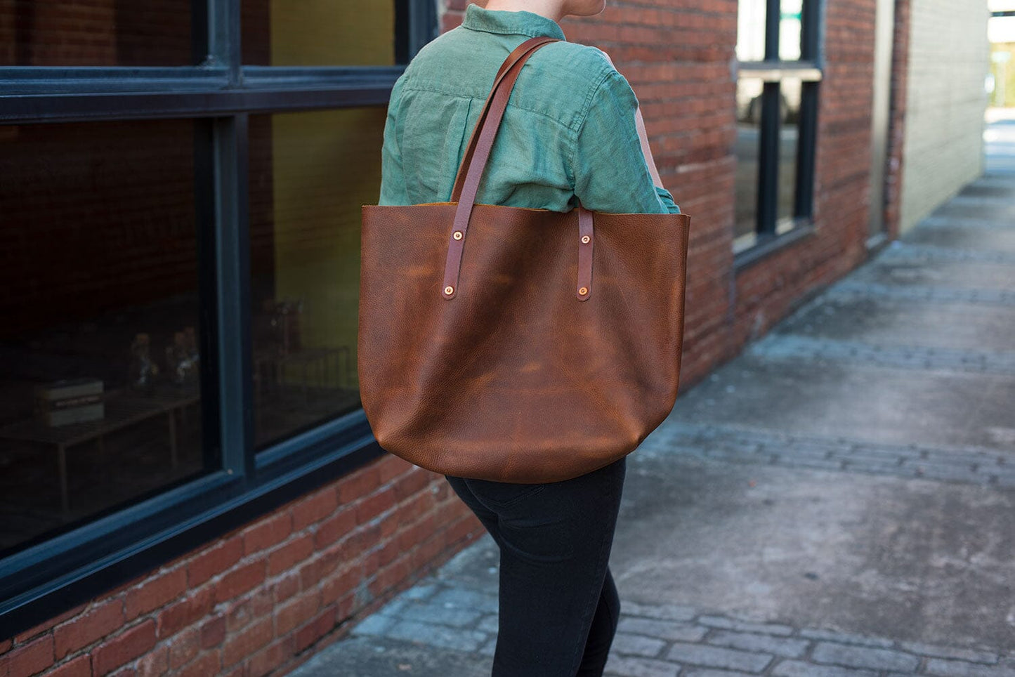 AVERY LEATHER TOTE BAG - LARGE - COGNAC BISON