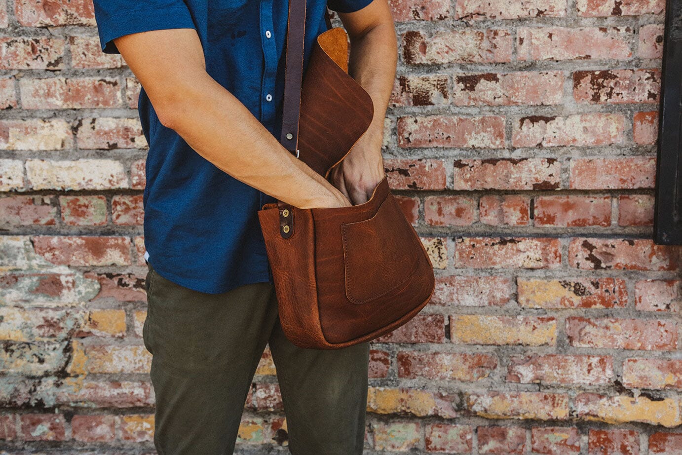 KINDLE LEATHER SATCHEL - WHISKY BISON