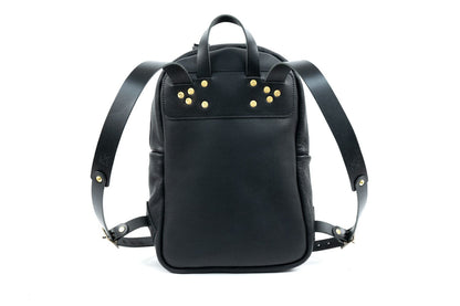 CLASSIC ZIPPERED LEATHER BACKPACK