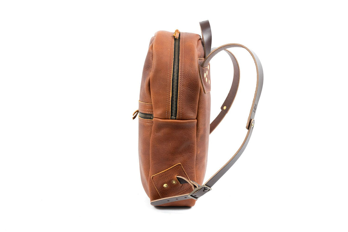 https://www.goforthgoods.com/cdn/shop/files/large-classic-zippered-leather-backpack-saddle-side_1200x.jpg?v=1700223669