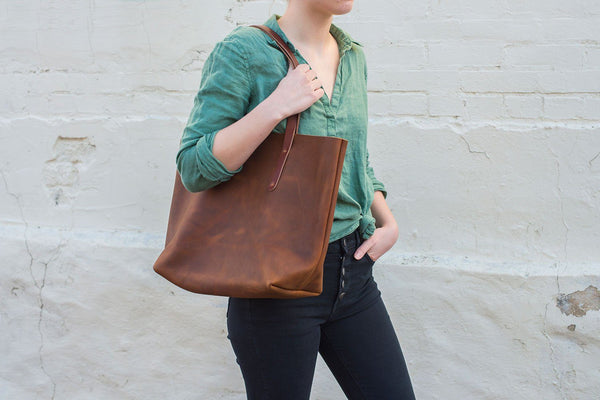 Go Forth Goods Avery Leather Tote Bag - Slim Large - Forest Green