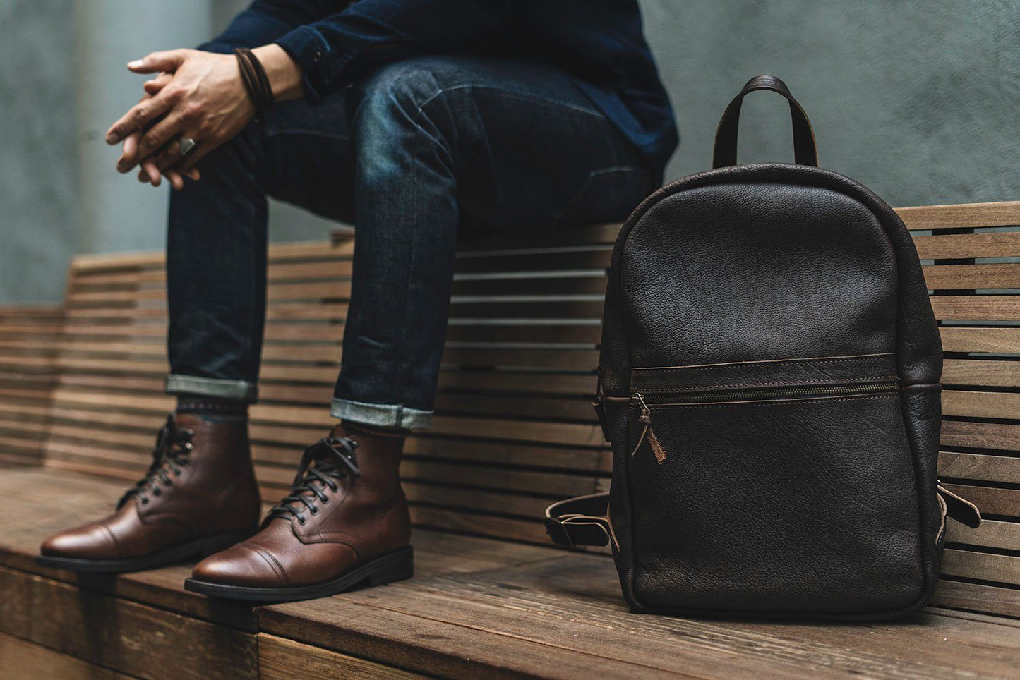 CLASSIC ZIPPERED LEATHER BACKPACK