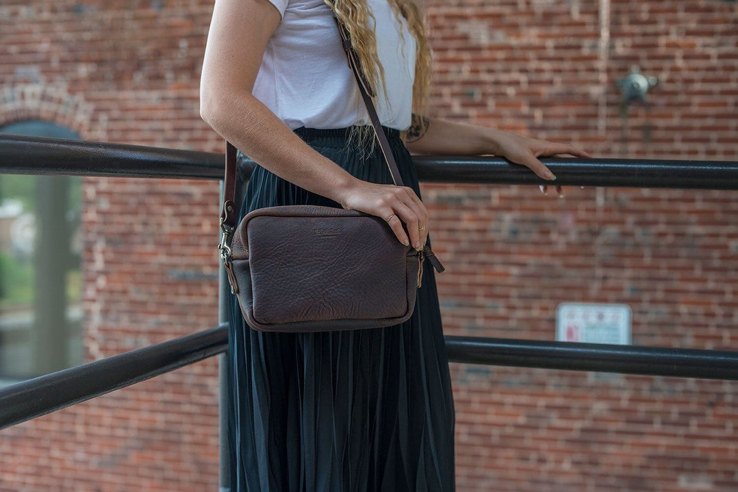 SARAH LEATHER CROSSBODY - MOCHA